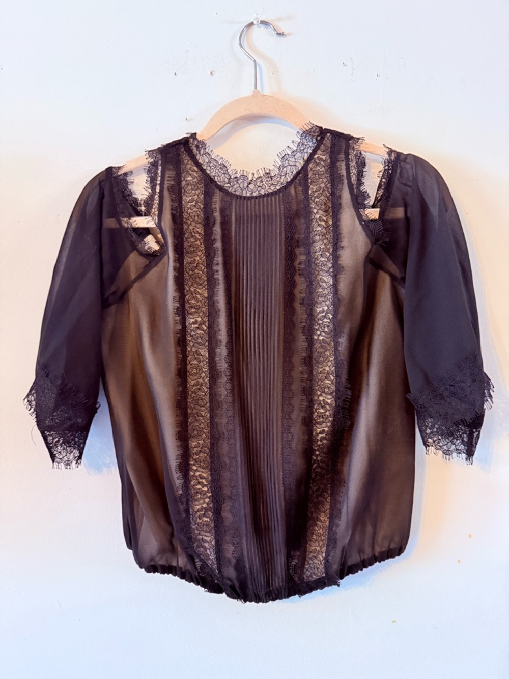 ALICE + Olivia Romantic Black LACE BLOUSE +flesh colour silk cami S/p M26